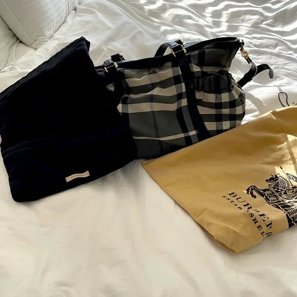 Burberry Nova tote diaper bag - Picture 2 of 10